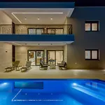 Luxury Providenza Villa